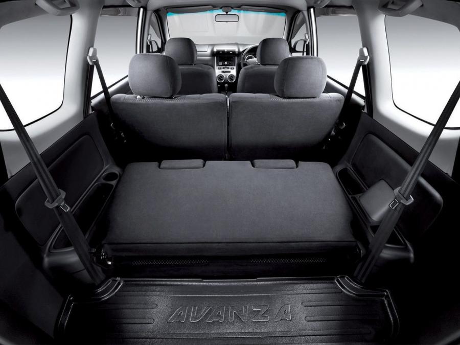  Toyota Avanza 2011 года  (фото 3 из 5)